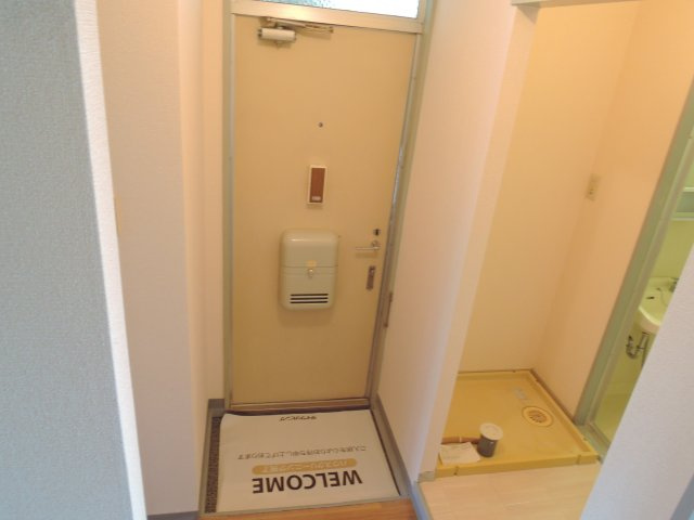 シャンポールド高槻の玄関