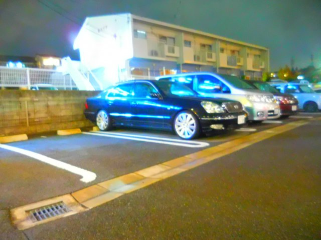 グランデ アルベロの駐車場