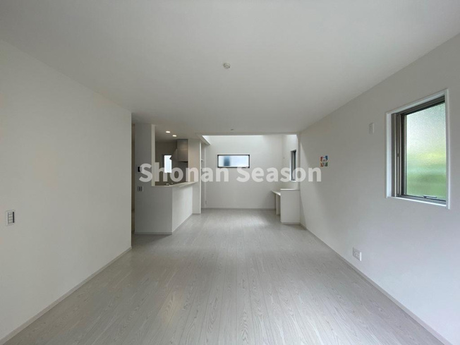 【外観】 | 現地堂々完成！お客様のご都合に合わせて、ご案内致します。
内見ご希望の際は、ぜひお気軽にお問合せ下さいね♪