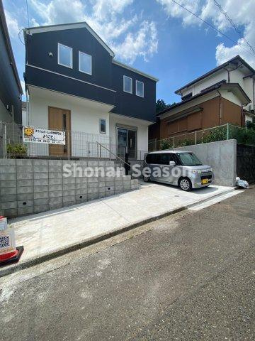 【前面道路含む現地写真】 | 家族複数台所有でも安心の2台駐車可能◎
ぜひ現地でサイズ等、ご確認下さいね♪