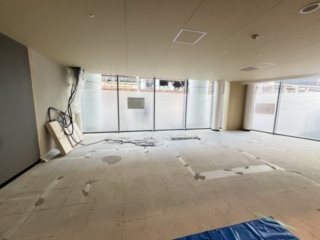 コモ・スクエア ウエストの駐車場