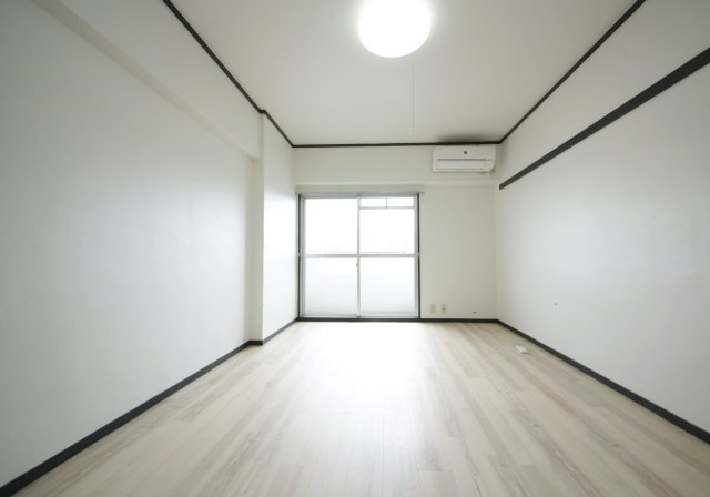 ヴァーチューハウスの居間・リビング