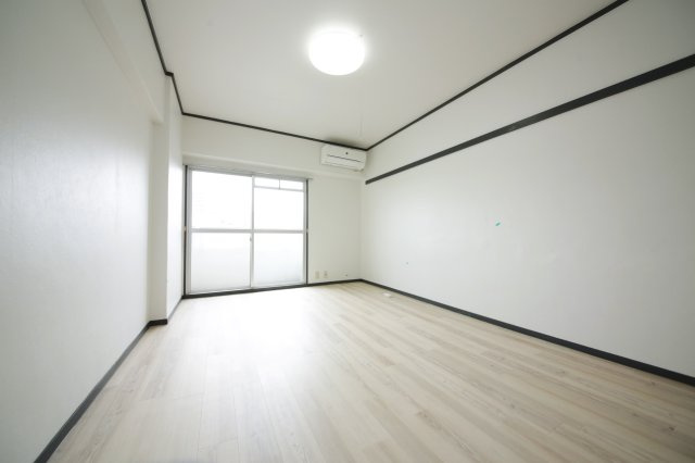 ヴァーチューハウスの居間・リビング