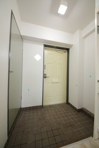 ヴァーチューハウスの玄関