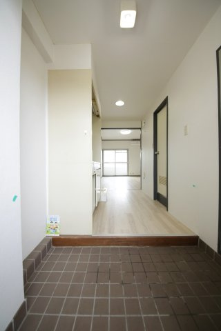 ヴァーチューハウスの玄関