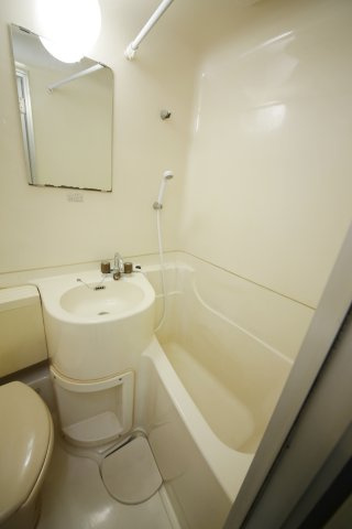 ヴァーチューハウスの浴室