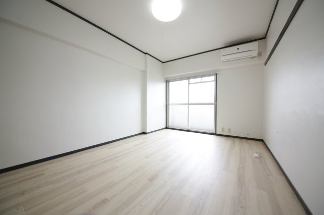 ヴァーチューハウスの居間・リビング