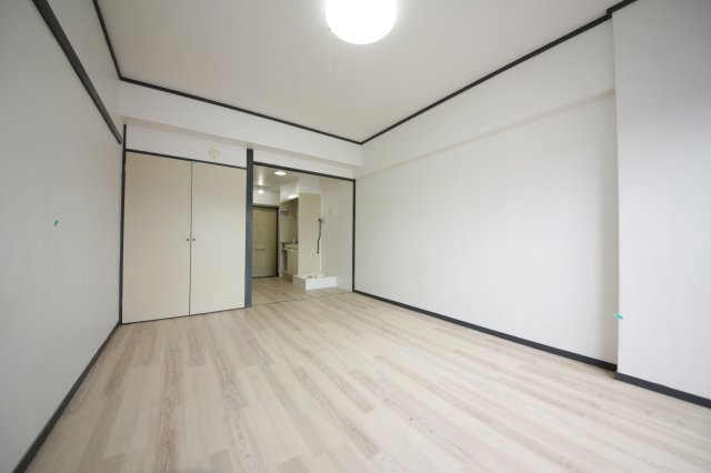 ヴァーチューハウスの居間・リビング