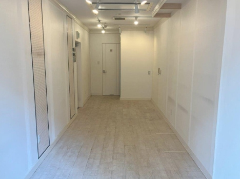 平野町4丁目路面店舗の内装|明るい色調の室内です