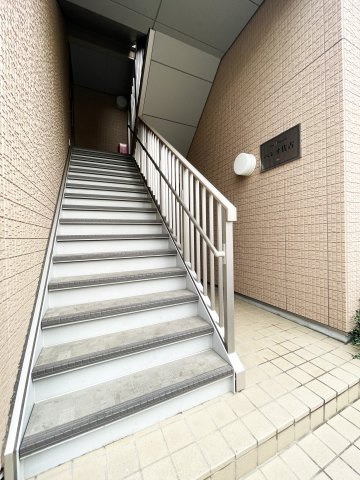 徳島市佐古六番町の賃貸マンションのエントランス
