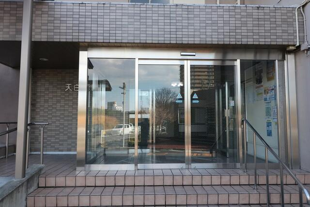 天白第四住宅6号棟のエントランス