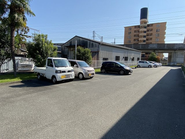 ホワイト･コースト壱番館の駐車場