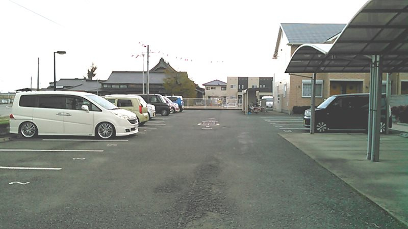 ティファニーの駐車場|駐車スペースもあります☆