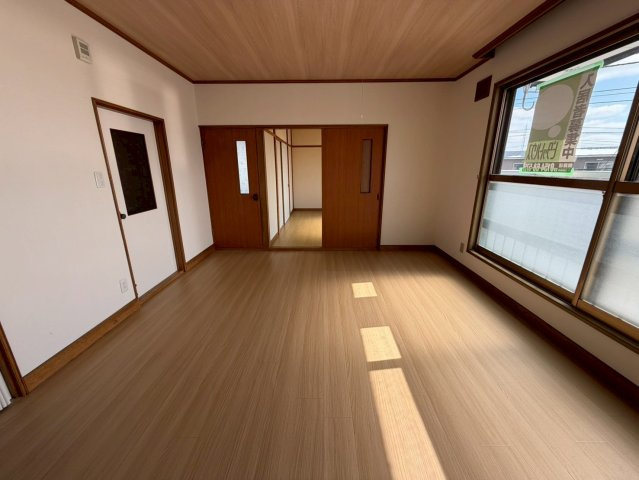 釧路市大楽毛西２丁目のアパートの居間・リビング