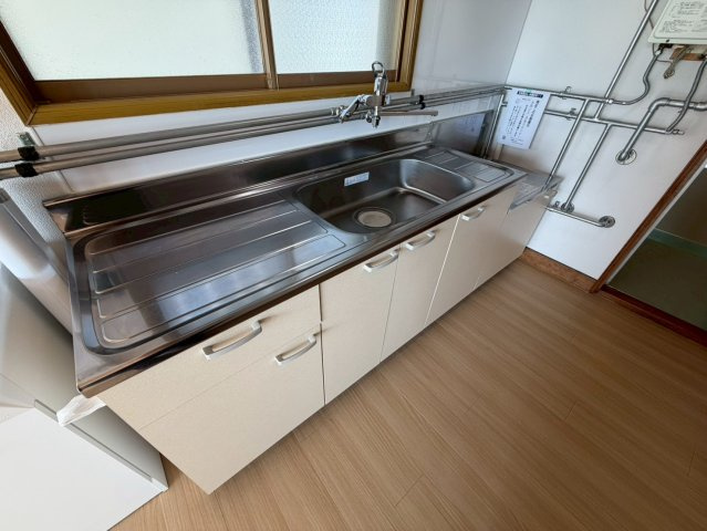 釧路市大楽毛西２丁目のアパートのキッチン
