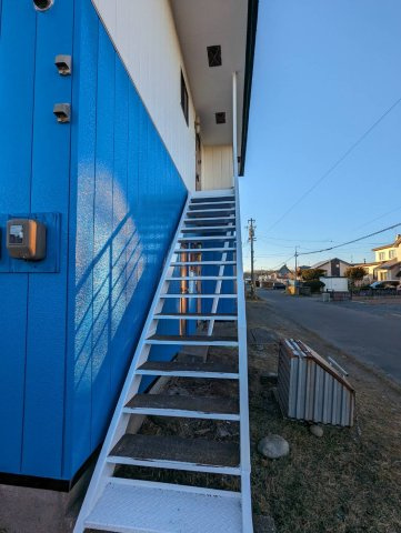 釧路市大楽毛西２丁目のアパートのエントランス