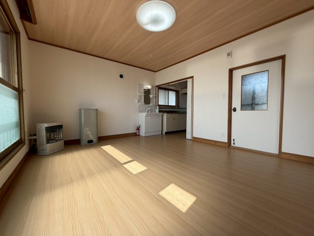 釧路市大楽毛西２丁目のアパートの居間・リビング