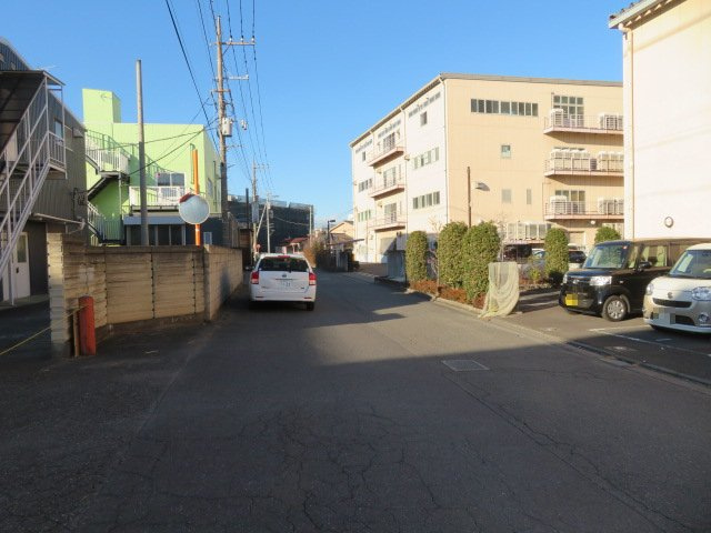 武蔵村山市伊奈平１丁目の倉庫の周辺