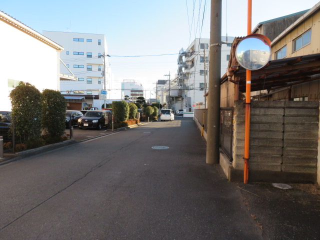 武蔵村山市伊奈平１丁目の倉庫の周辺