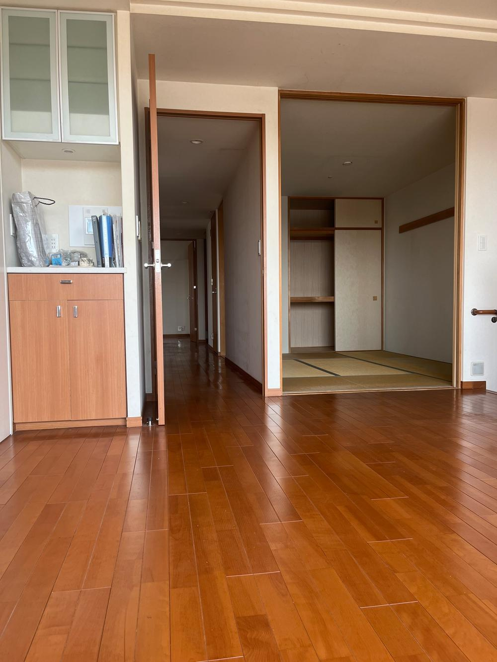 プラネスーペリア香里の居間・リビング|LDK17帖
■物件内覧・資金計画相談・住宅ローン相談、リフォーム相談、お問合せ受付中■
※当日・翌日のご内覧、ご相談はお電話でのお問合せがスムーズです！