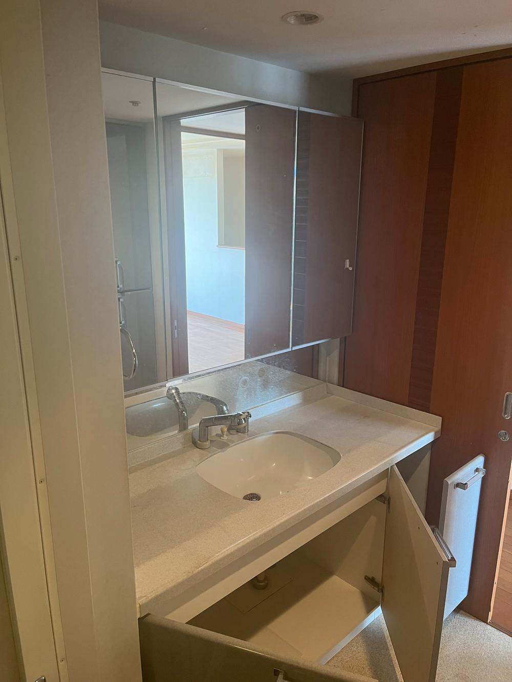 プラネスーペリア香里の独立洗面台|洗面化粧台
■物件内覧・資金計画相談・住宅ローン相談、リフォーム相談、お問合せ受付中■
※当日・翌日のご内覧、ご相談はお電話でのお問合せがスムーズです！