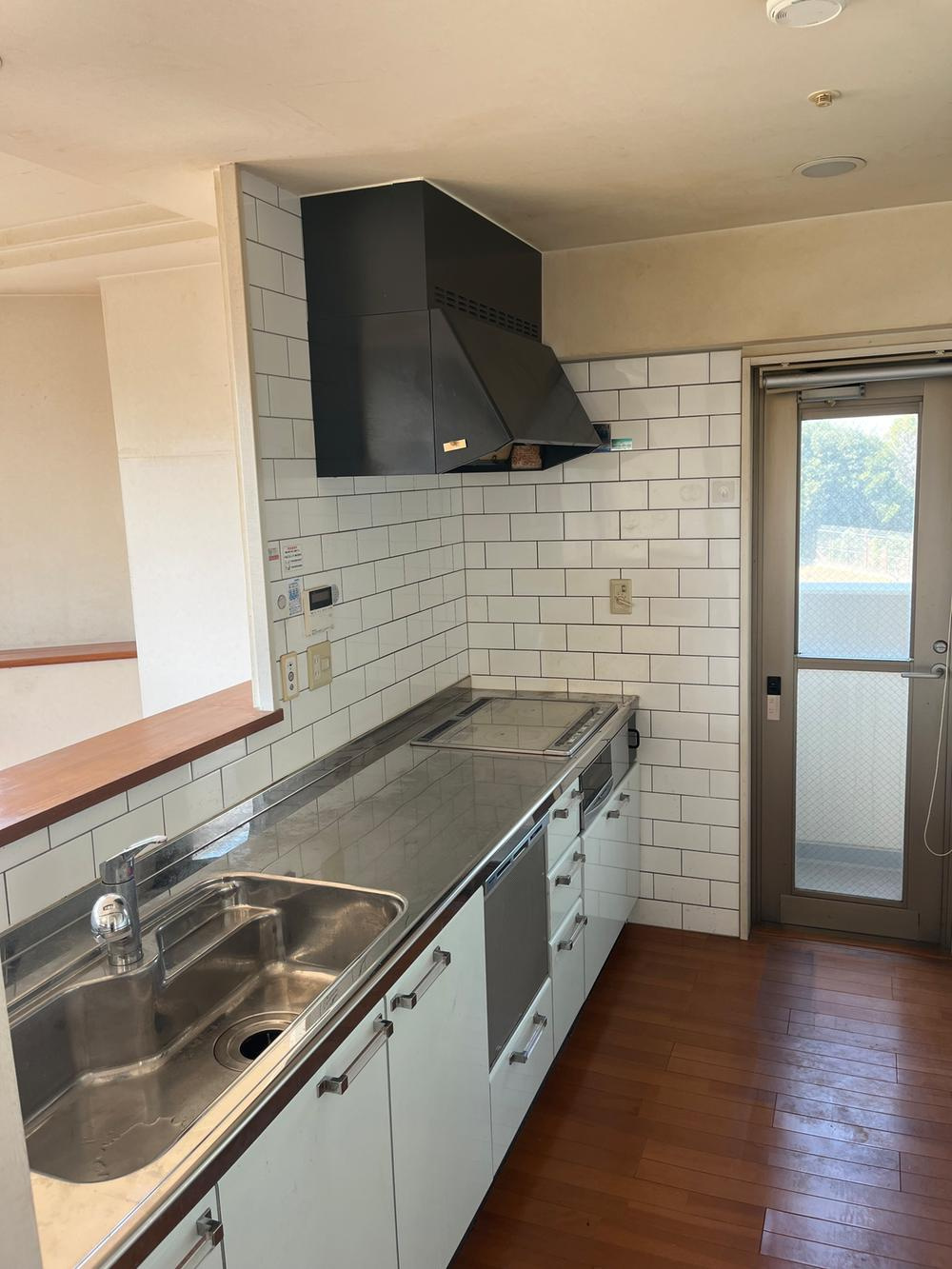 プラネスーペリア香里のキッチン|システムキッチン　食器洗い乾燥機付き
■物件内覧・資金計画相談・住宅ローン相談、リフォーム相談、お問合せ受付中■
※当日・翌日のご内覧、ご相談はお電話でのお問合せがスムーズです！