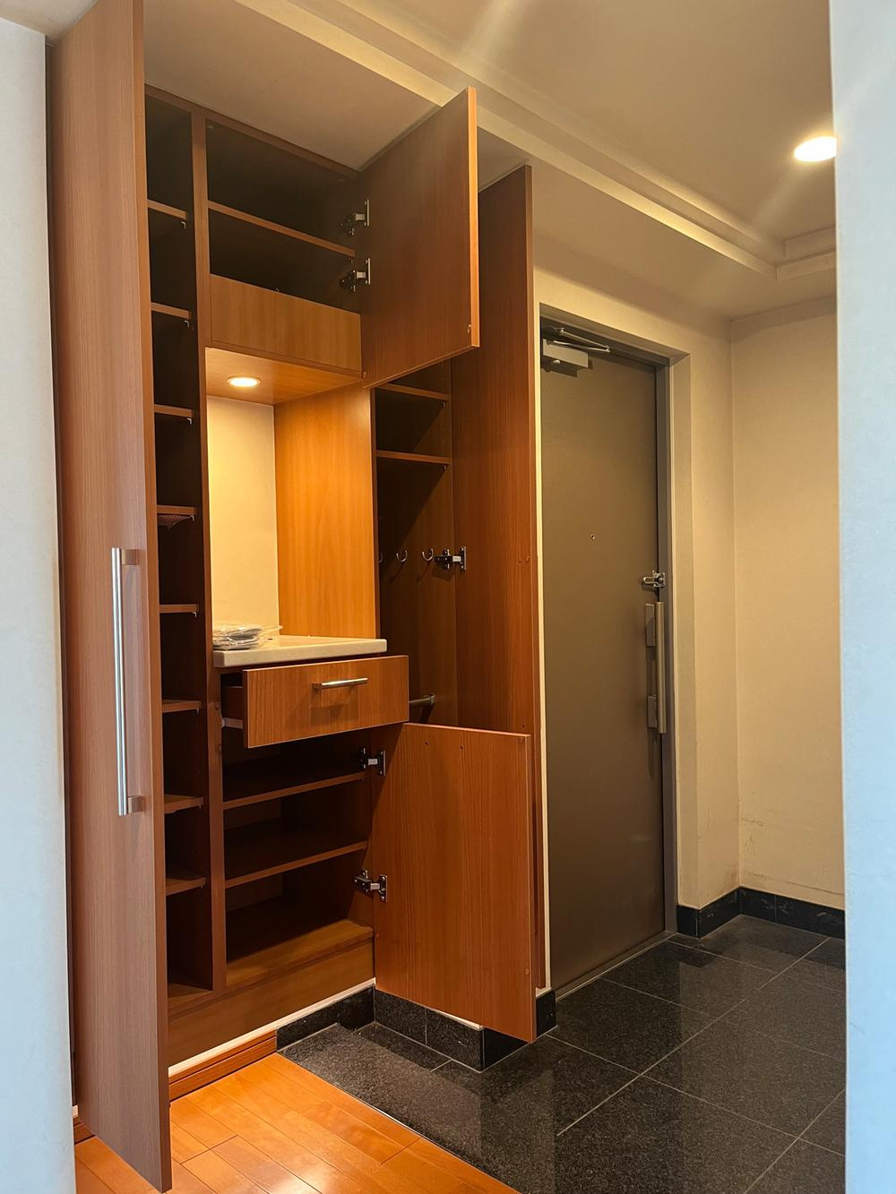 プラネスーペリア香里の寝室|シューズボックス付き
■物件内覧・資金計画相談・住宅ローン相談、リフォーム相談、お問合せ受付中■
※当日・翌日のご内覧、ご相談はお電話でのお問合せがスムーズです！