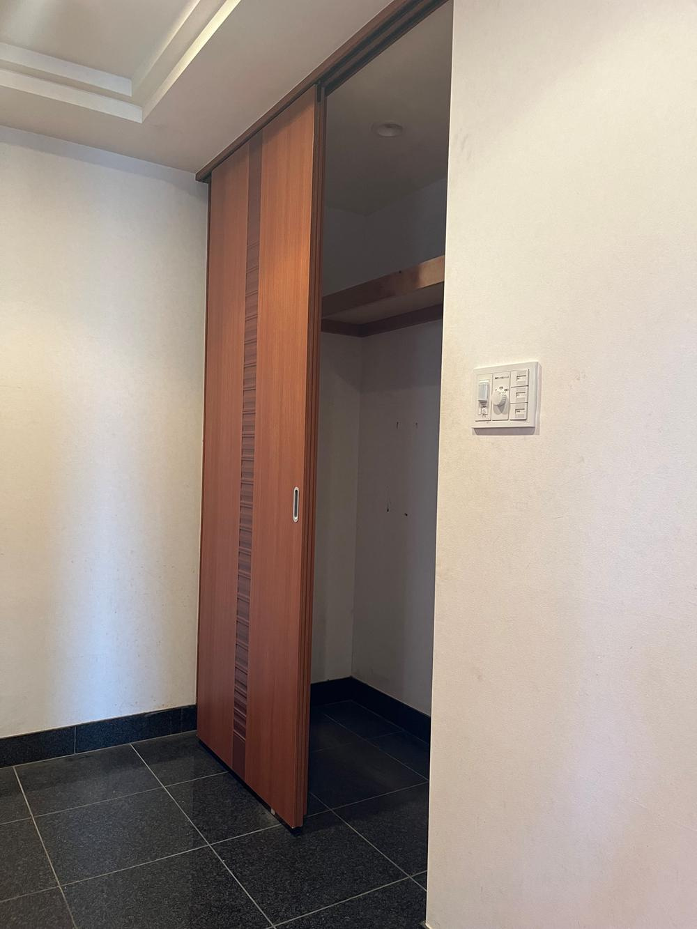 プラネスーペリア香里の収納|シューズインクローゼット
■物件内覧・資金計画相談・住宅ローン相談、リフォーム相談、お問合せ受付中■
※当日・翌日のご内覧、ご相談はお電話でのお問合せがスムーズです！