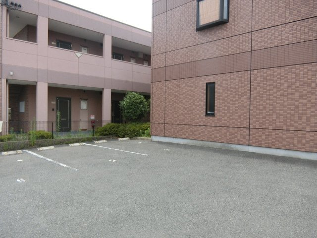 モアクレストの駐車場