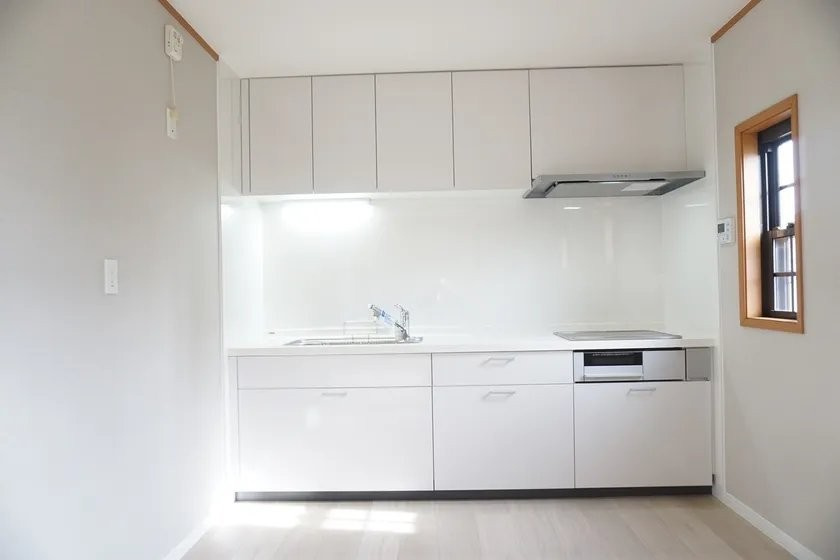 二丁通町　中古一戸建てのキッチン|システムキッチン　IHクッキングヒーター
■物件内覧・資金計画相談・住宅ローン相談、リフォーム相談、お問合せ受付中■
※当日・翌日のご内覧、ご相談はお電話でのお問合せがスムーズです！