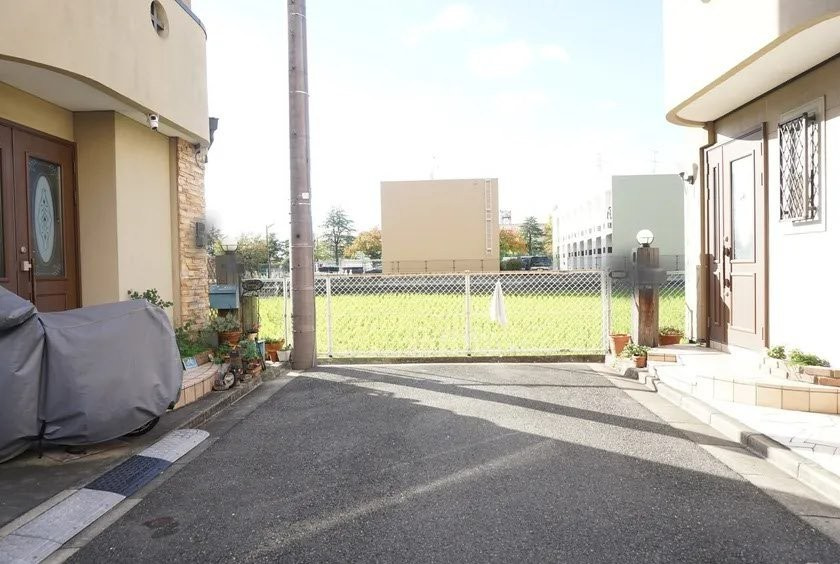 二丁通町　中古一戸建ての前面道路含む現地写真|■物件内覧・資金計画相談・住宅ローン相談、リフォーム相談、お問合せ受付中■
※当日・翌日のご内覧、ご相談はお電話でのお問合せがスムーズです！