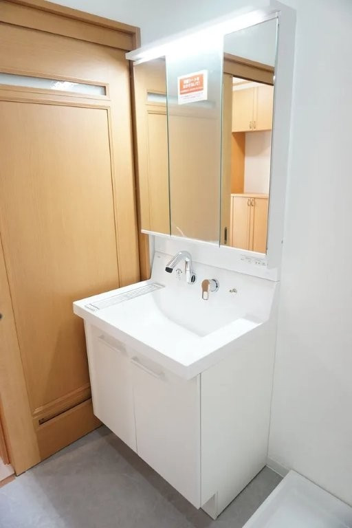 二丁通町　中古一戸建ての独立洗面台|シャワー付き洗面化粧台
■物件内覧・資金計画相談・住宅ローン相談、リフォーム相談、お問合せ受付中■
※当日・翌日のご内覧、ご相談はお電話でのお問合せがスムーズです！