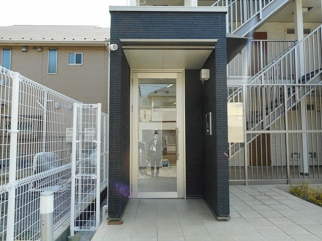 サンフォ二ア小平のエントランス