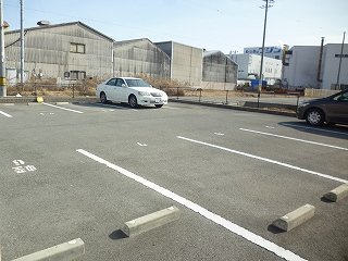 レオパレス阿保の駐車場