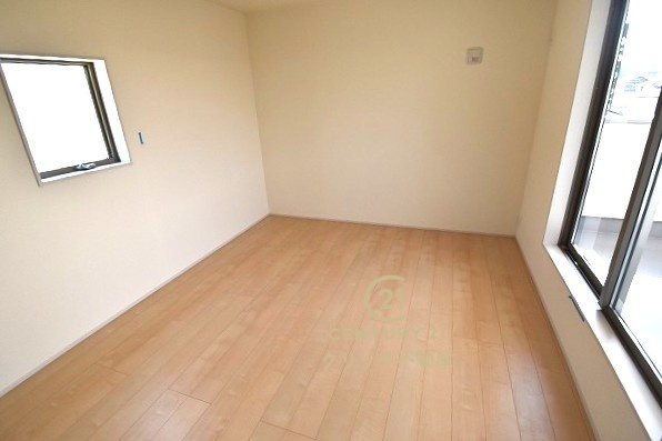 リーブルガーデン  水戸市見川　第14　1の洋室|フローリングなので重い家具も置けます。カーテンと家具を揃えるなどして、お好みのインテリアを楽しむことができます。収納スペースは全室に配備しております。