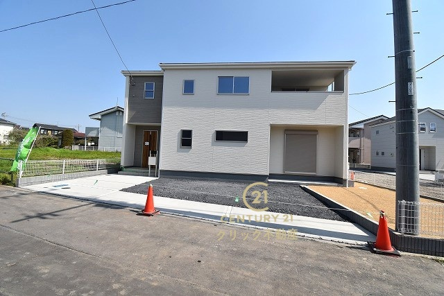 リーブルガーデン  水戸市見川　第14　1の駐車場|駐車場は十分なスペース。ご家族それぞれが車をご所有の場合や、来客の際も安心です。
内覧可能です。ご予約はHPから、またお電話でもお気軽にどうぞ。