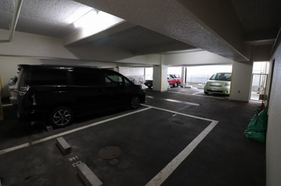 【駐車場】 | アルマンド蒲生 | 駐車場があるので、車を買う予定の方も安心です