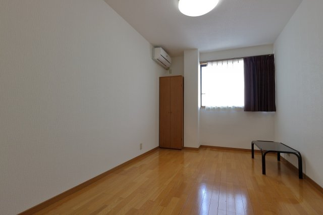 松屋北野坂ビルの居間・リビング|洋室7.3帖