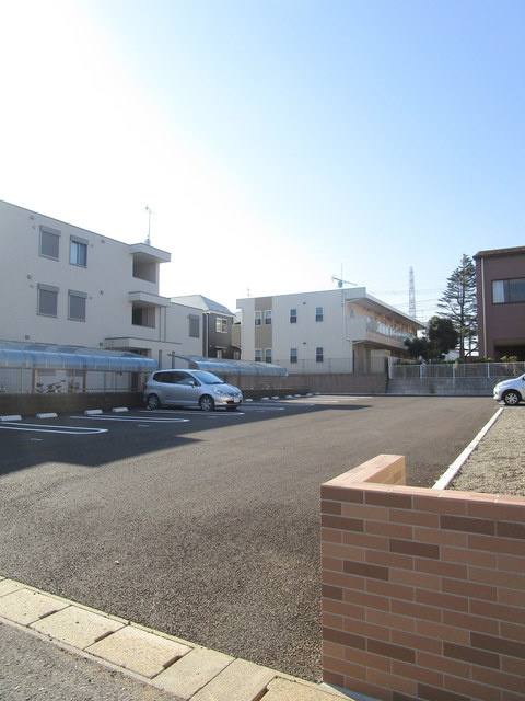 メゾン　ファミーユの駐車場|★敷地内駐車場★