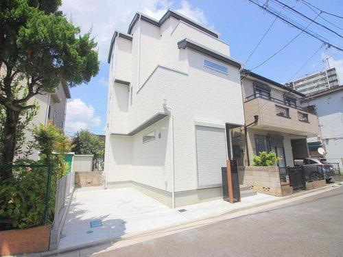 ふじみ野市大原１丁目の新築一戸建の外観|2024年8月撮影
全居室6帖以上のゆとりの住空間！
2階リビングでプライバシーも保てます。

資料請求やご見学などお気軽にお問い合わせください。