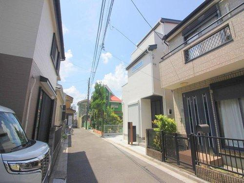 ふじみ野市大原１丁目の新築一戸建の前面道路含む現地写真|上福岡駅徒歩10分の閑静な住宅街！
小学校・保育施設・公園が近く子育て環境◎！