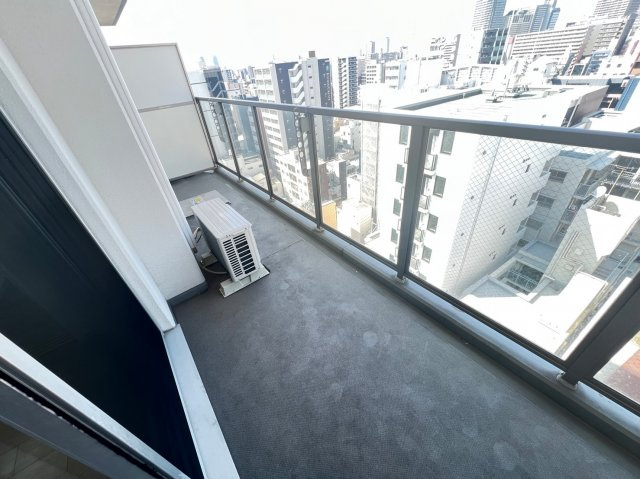 ドゥーエなんば南のバルコニー