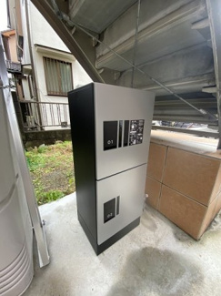 【その他共用部分】 | 共用エントランスには宅配BOXがあるので荷物の受け取りもスムーズに♪再配達の手間がかからないのが魅力♪