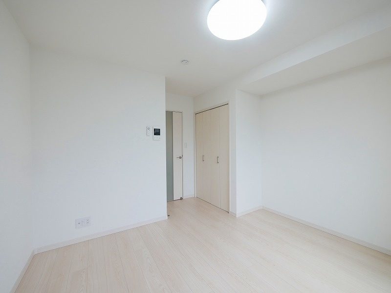 UNI　FLAT　奈良法蓮町の居間・リビング