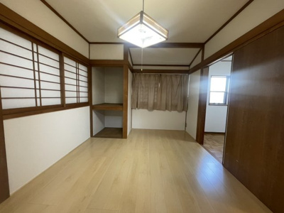 【居間・リビング】 | 愛宕山貸家 | こちらの居間で趣味の時間をお楽しみください