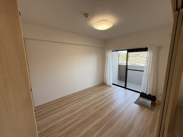 【洋室】プリアデス岩屋 