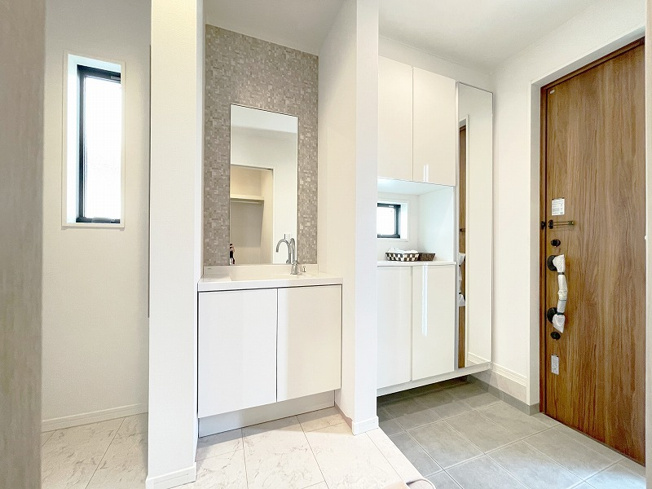 【その他】 | トラストステージ×カラーズ　練馬区西大泉2丁目9期　全26棟 | 【ご成約済み／セカンド洗面台】
各階に洗面台が設置されており大変便利！お子様の手洗い習慣も自然とつきそうです。