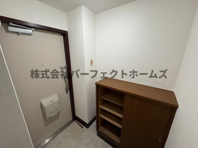 枚方ハイツ弐号棟の玄関