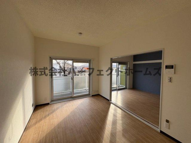 枚方ハイツ弐号棟の居間・リビング