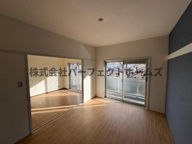 枚方ハイツ弐号棟の洋室